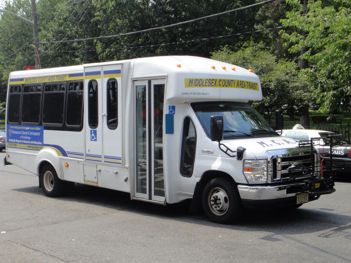 Middlesex County Area Transit 111, Ford E450/Goshen GC-II